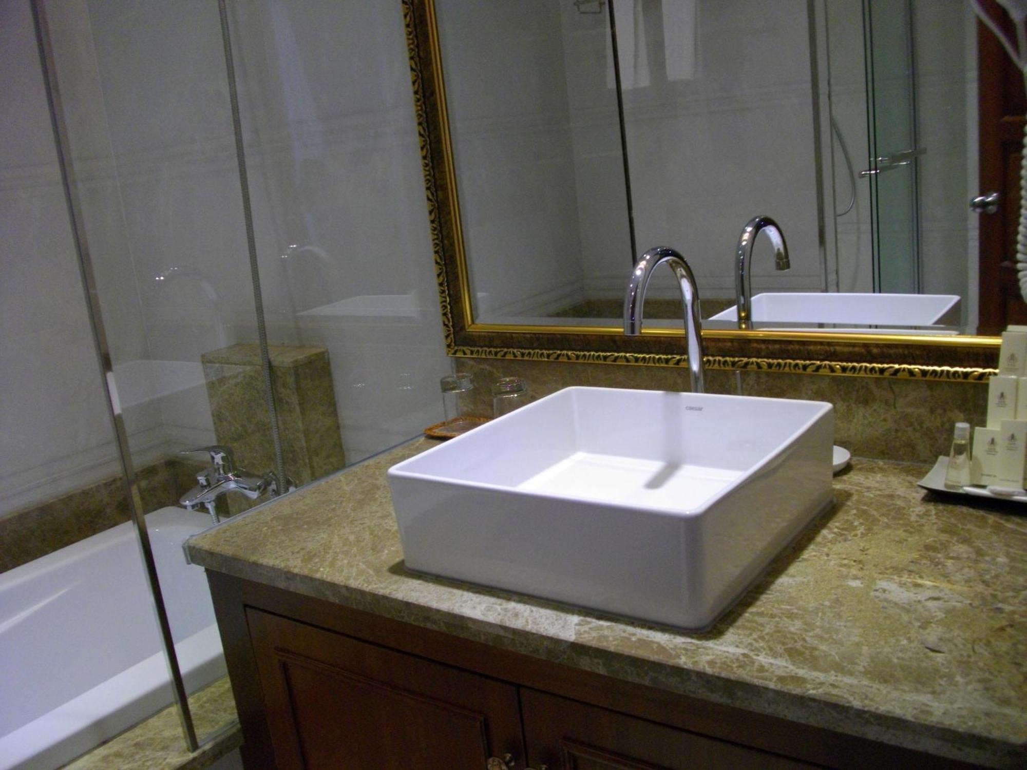 Lux Riverside Hotel & Apartment Phnom Penh Rum bild