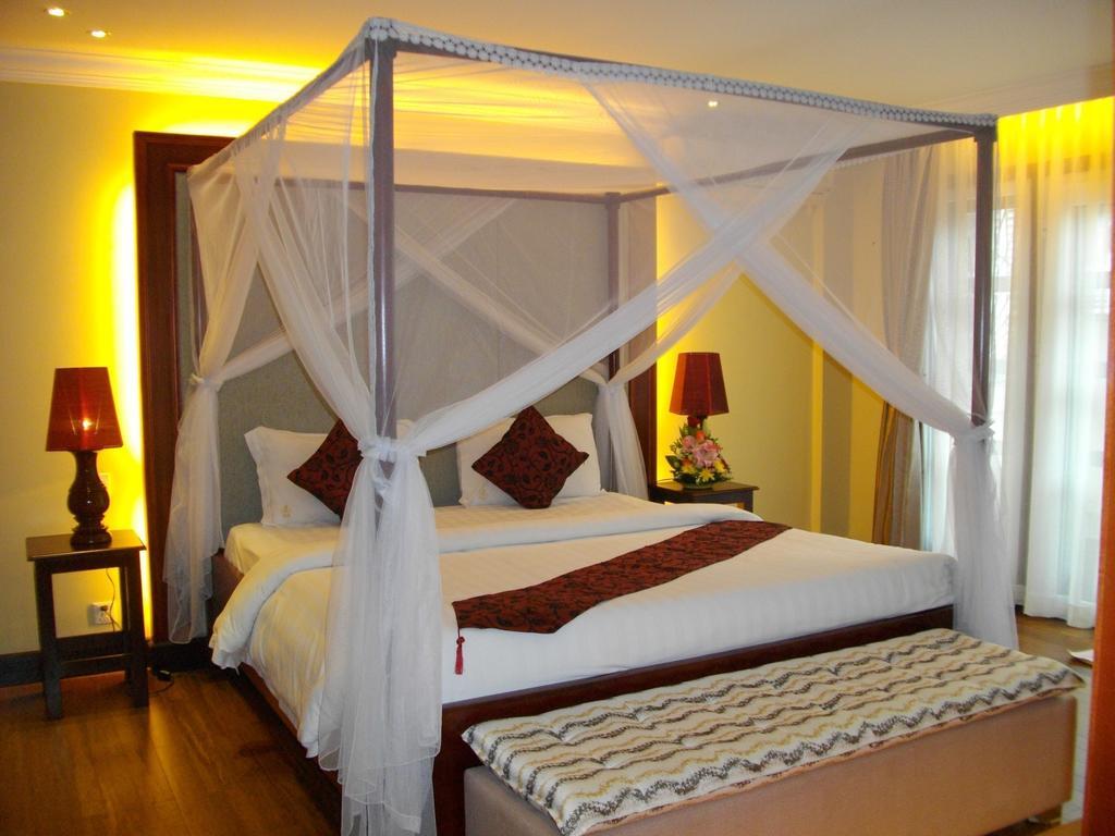 Lux Riverside Hotel & Apartment Phnom Penh Exteriör bild