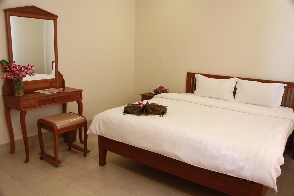 Lux Riverside Hotel & Apartment Phnom Penh Exteriör bild