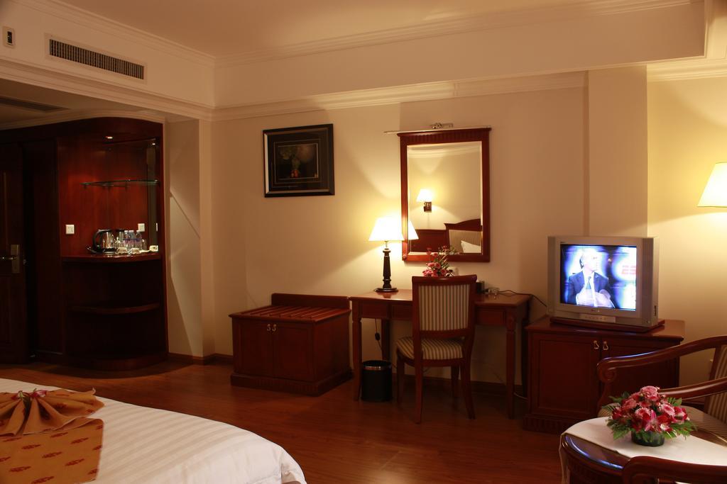 Lux Riverside Hotel & Apartment Phnom Penh Exteriör bild