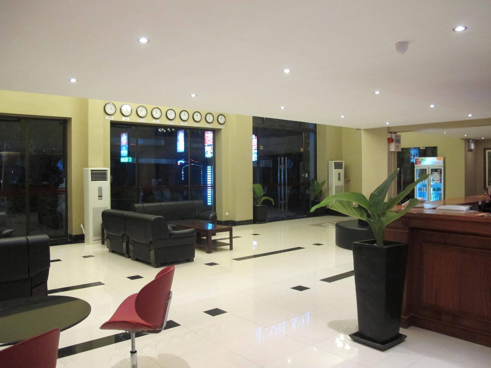 Lux Riverside Hotel & Apartment Phnom Penh Exteriör bild