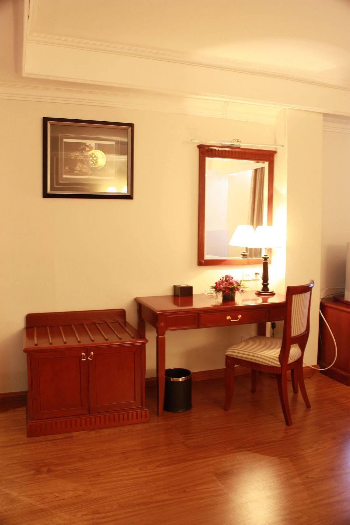 Lux Riverside Hotel & Apartment Phnom Penh Exteriör bild