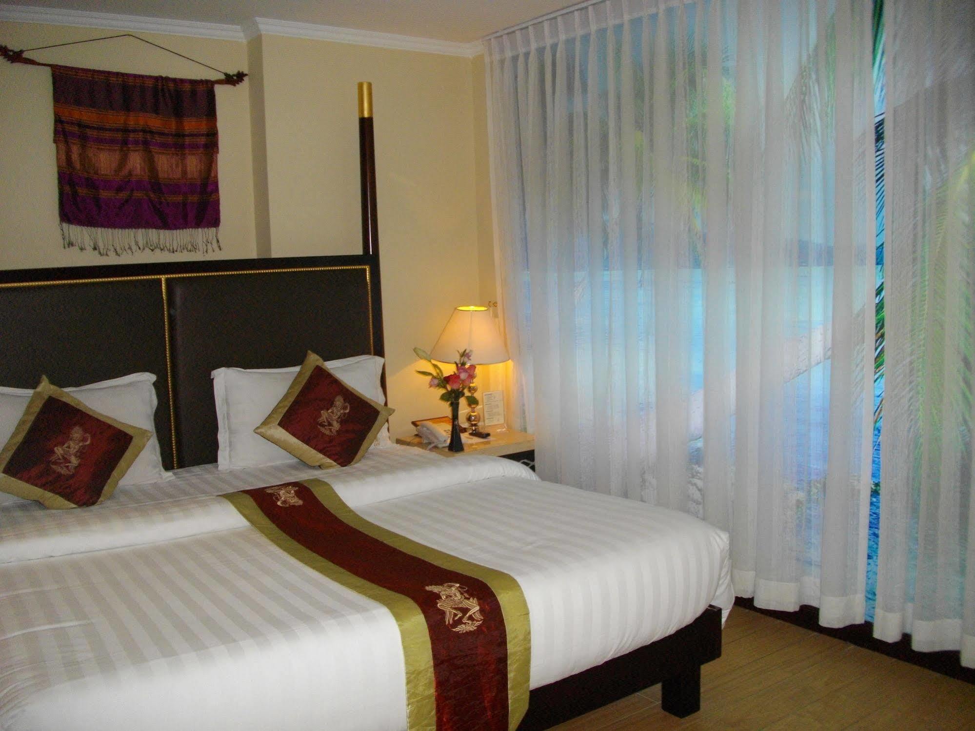 Lux Riverside Hotel & Apartment Phnom Penh Exteriör bild