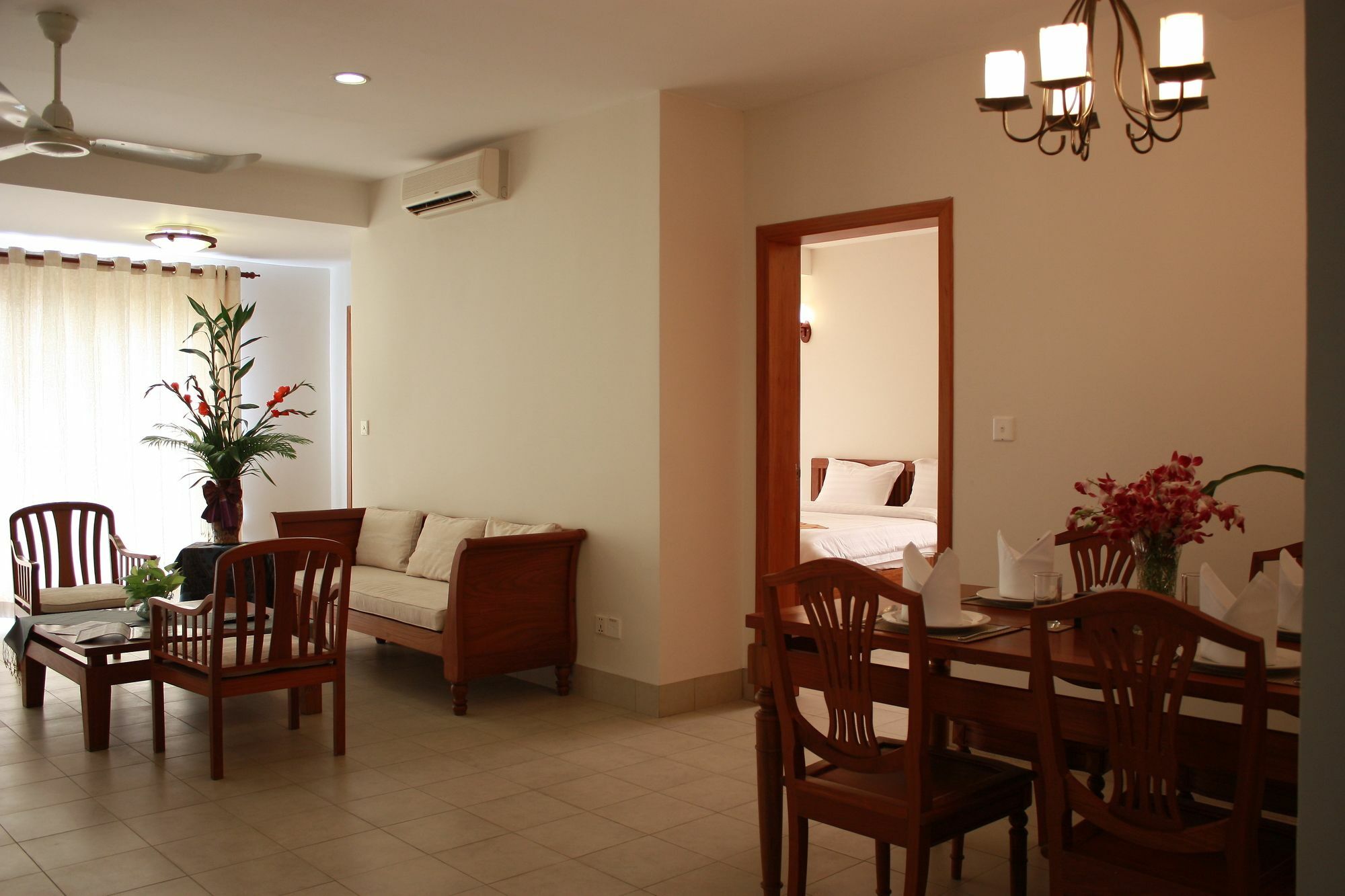 Lux Riverside Hotel & Apartment Phnom Penh Exteriör bild