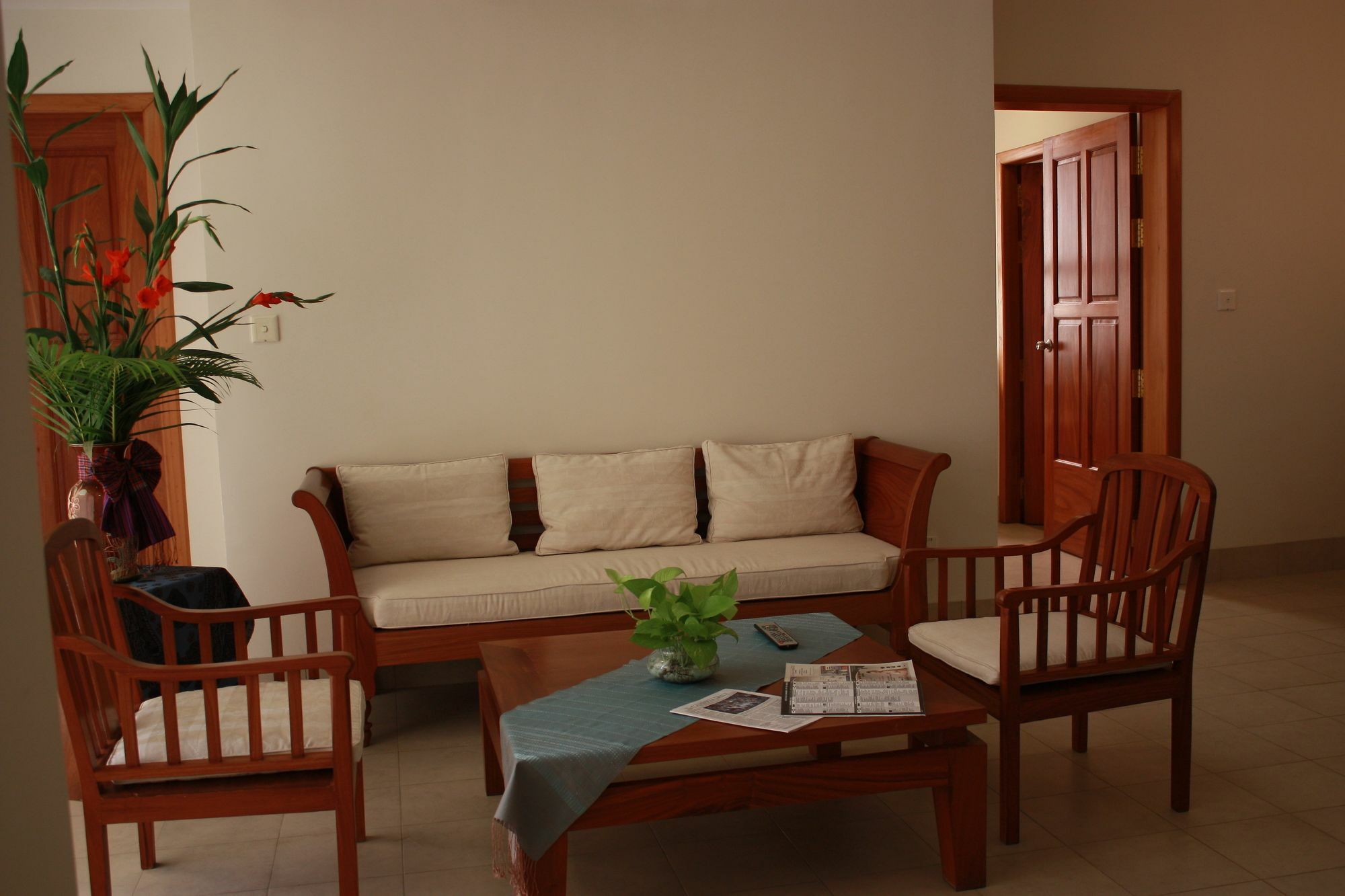 Lux Riverside Hotel & Apartment Phnom Penh Exteriör bild
