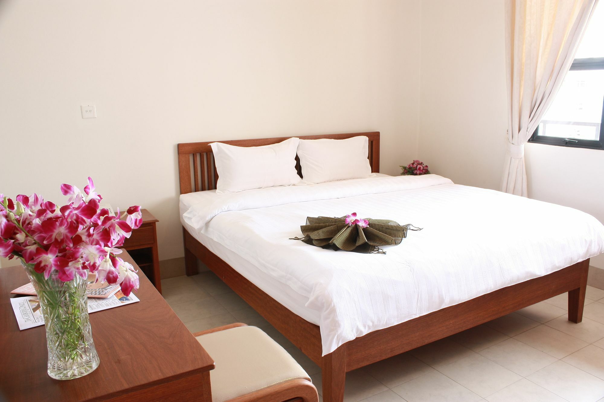 Lux Riverside Hotel & Apartment Phnom Penh Exteriör bild