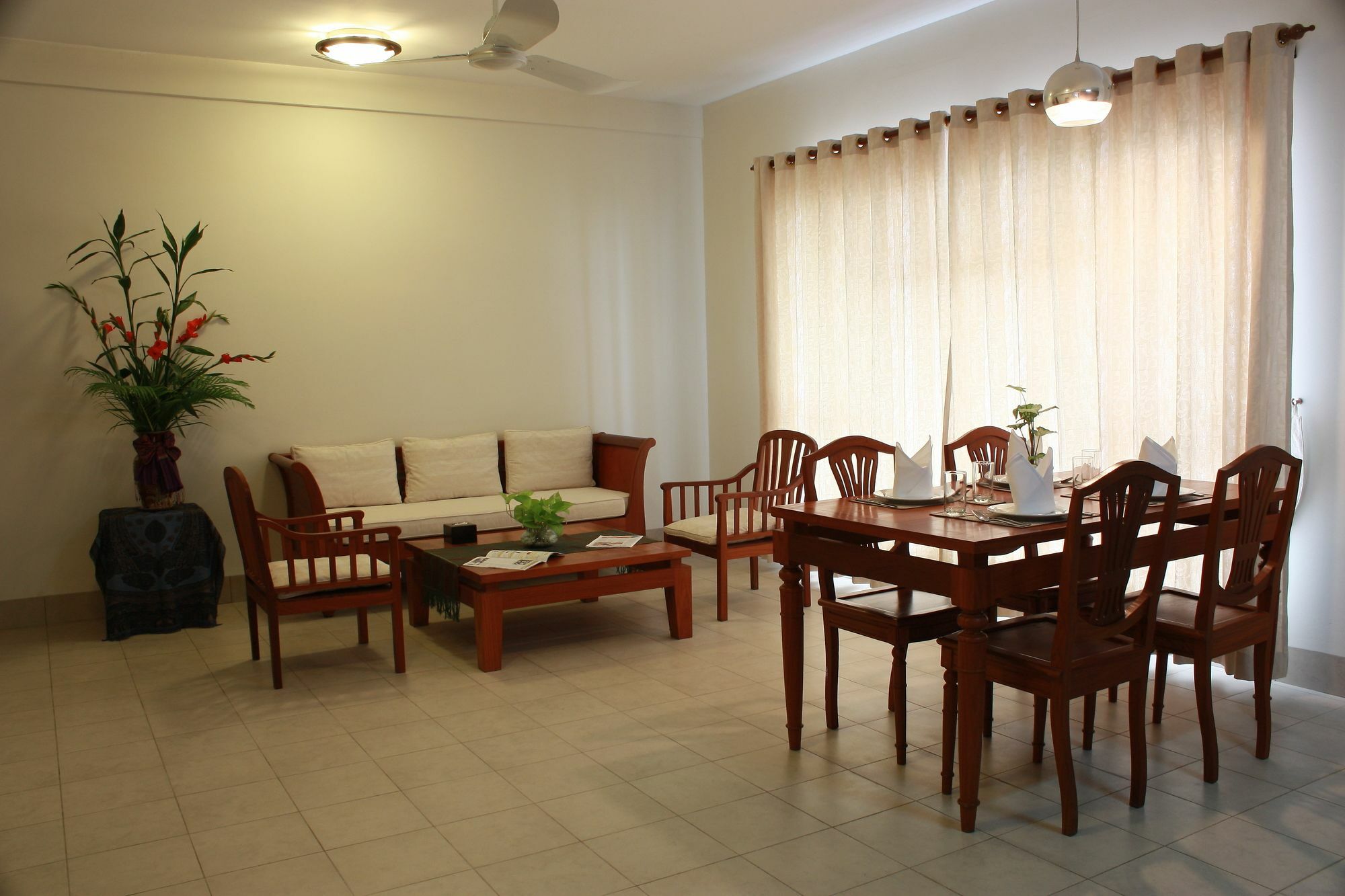 Lux Riverside Hotel & Apartment Phnom Penh Exteriör bild